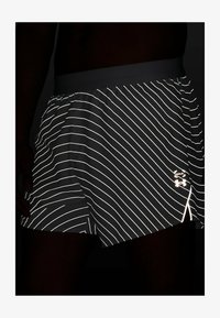 Vybrané, distant gray (023)