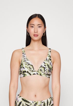 Top de bikini com padrão floral e decote profundo. Apresenta alças largas, padrões de folhas verdes e pretas sobre um fundo claro. Textura de tecido suave.