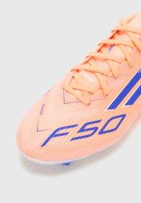 adidas Performance F50 LEAGUE FG/MG - Jalkapallokengät kiinteälle alustalle - beam orange/lucid blue/white