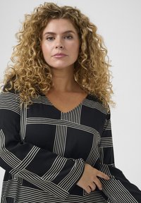 Kaffe Curve DONNA - Robe de jour - black beige graphic lines