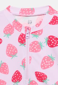 Bañador rosa con cremallera para bebé, con diseño de fresas rojas y rosa claro y hojas en verde menta, talla 2 años, de Baby Gap.