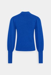 Blauer Strickpullover mit hohem Kragen, puffärmeln und engen Bündchen, aus weichem, strukturiertem Stoff.