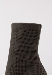Call it Spring Stivaletti con tacco - khaki