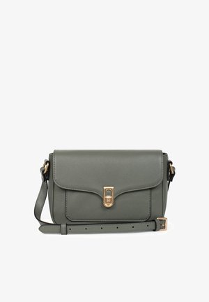 Sac en cuir texturé vert, porté croisé, avec un rabat pliant, une fermeture en métal doré et une bandoulière réglable. Présente une forme rectangulaire élégante.