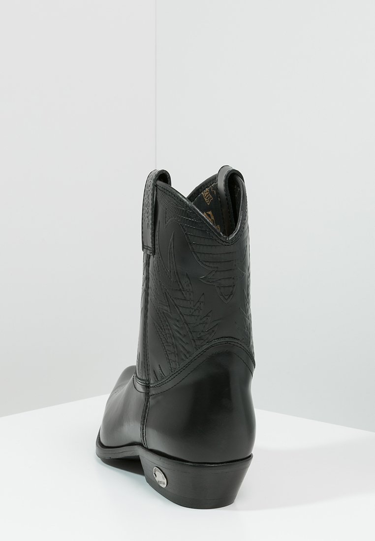 Botas Altas Mujer – Zara Basic Estilo Campera en Marrón Oscuro de Segunda  Mano – Ropasion