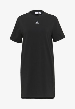 Czarna sukienka T-shirt Adidas z krótkim rękawem, z małym białym logo Adidas umieszczonym centralnie pod okrągłym dekoltem.