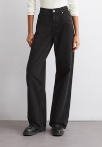Marc O'Polo DENIM WIDE LEG - Platėjantys džinsai - black multi