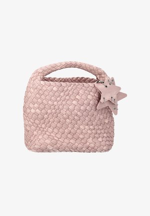 Geantă mică roz țesută cu mâner împletit și două charme-uri din piele în formă de stea atașate lângă deschidere.
