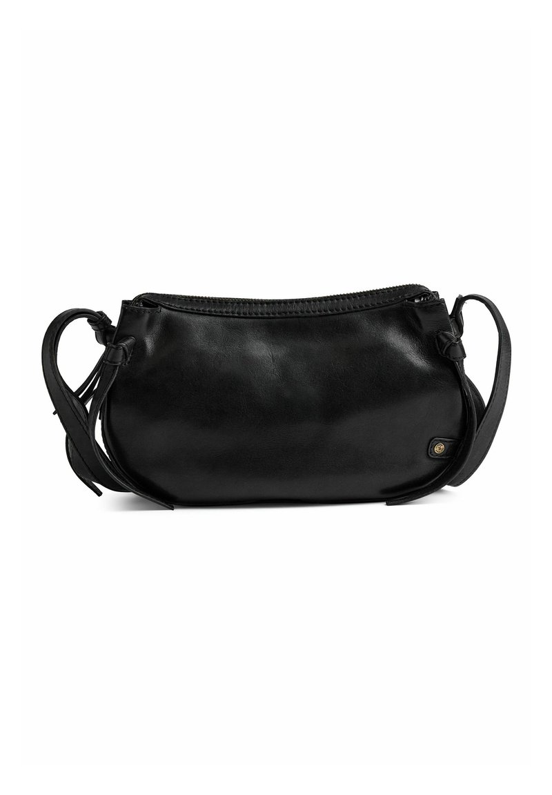 Borsa a mano in pelle nera con chiusura a zip, forma curvata e due frange laterali. Presenta un logo discreto su un lato. Texture liscia.
