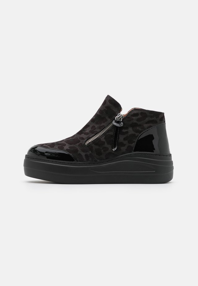 FAZZIO - Ankelboots - black/brown