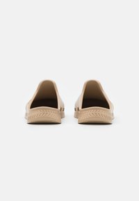 BOSS TITANIUM UNISEX - Mulas - open beige
