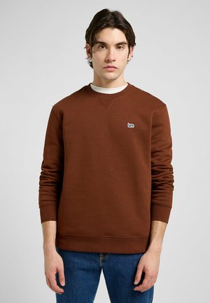 Lee LONG SLEEVE PATCH CREW - REGULAR FIT - Felpa - luxe brown