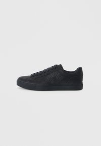 Unselected, black
