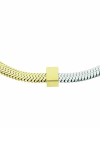 Collana con anelli in metallo dorato e argentato intrecciati, dotata di una fibbia rettangolare dorata al centro con una finitura liscia.