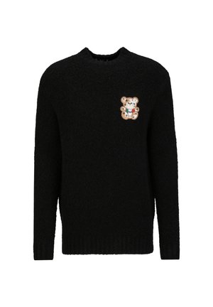 Schwarzer Strickpullover mit strukturiertem Finish und einem Bären-Patch auf der linken Brust. Rundhalsausschnitt, lange Ärmel, gerippter Saum.