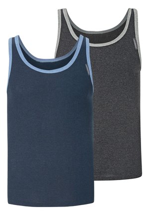Zwei Trägershirts: eines in Marineblau mit hellblauen Akzenten, das andere in Dunkelgrau mit grauen Akzenten. Beide verfügen über einen leichten, glatten Stoff und einen klassischen Schnitt.