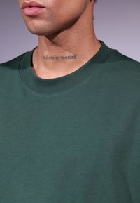 YOURTURN UNISEX BASIC OVERSIZED HEAVY T-SHIRT - Basic T-shirt - dark green
