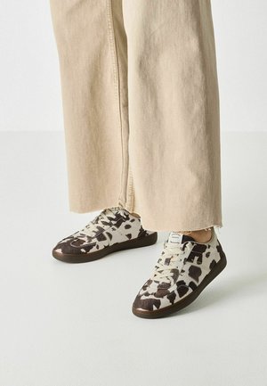 Sneakers laag - cow