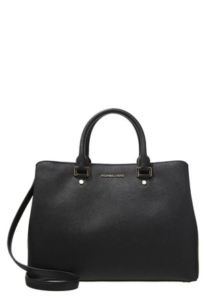 Sort tekstureret læderhåndtaske med top håndtag, aftagelig skulderrem og guld Michael Kors-logo foran på midten.