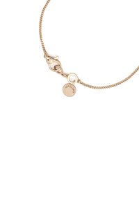 Bracelet à chaîne en or avec un design de maillons texturés, doté d'une fermeture à clip et d'un pendentif circulaire gravé de "ALLSAINTS".