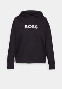 Sweat à capuche noir à manches longues avec le mot "BOSS" imprimé en blanc sur la poitrine.