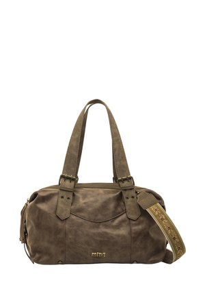 Borsa a tracolla in pelle marrone con due manici superiori, cuciture decorative e una tracolla regolabile con motivo. Presenta un logo dorato e chiusura con zip.