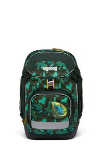 Grüner Rucksack mit abstrakten Mustern, ausgestattet mit einer vorderen Reißverschlusstasche, einem gelben Schnallenverschluss und einem Aufnäher eines Cartoon-Dinosauriers.