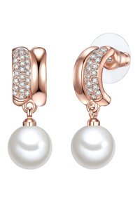 Gli orecchini a cerchio in oro rosa presentano una fila di pietre brillanti e una goccia di perla. Finitura liscia, forma arrotondata e accenti lucidi.