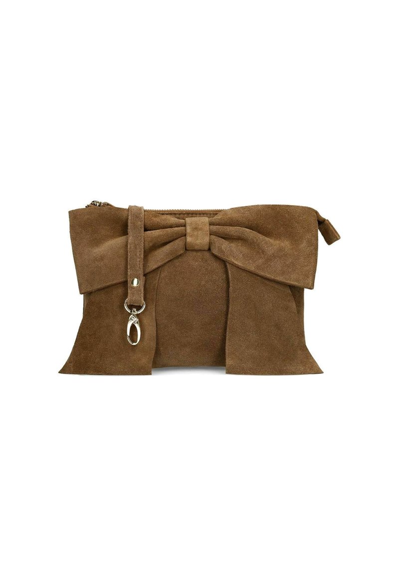 Bordeaux suède clutch met een opvallende strikdetail, ritssluiting en een afneembare schouderriem. Zachte textuur en een platte, rechthoekige vorm.