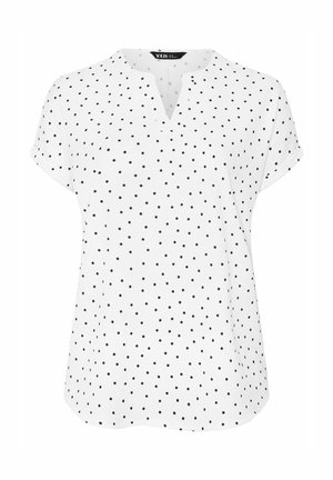 Hvid bluse med korte ærmer, sorte polkaprikker og en lille V-formet udskæring ved halsudskæringen.