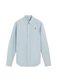 Camisa de rayas azul claro de manga larga con cuello botón, que presenta un pequeño logo negro en el pecho y un dobladillo recto.