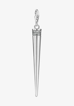 Pendentif à pointe effilée en argent avec bande ornée de cristaux et fermoir mousqueton pour fixation.