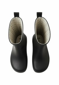 Schwarze Gummiregenstiefel mit glatter Oberfläche und einem gemusterten beigen Innenfutter. Verfügt über eine Zuglasche an jedem Stiefel für ein einfaches Anziehen.