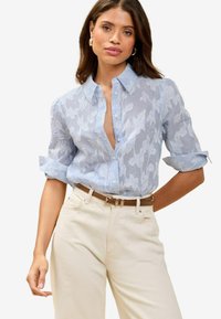 Lipsy REGULAR FIT - STRIPE BURNOUT EMBROIDERED - Užsagstoma palaidinė - blue