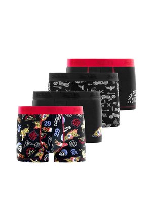 Quatre paires de boxers pour hommes avec des ceintures noires et rouges, présentant des motifs et logos sur le thème des crânes, flammes, yeux et motos.