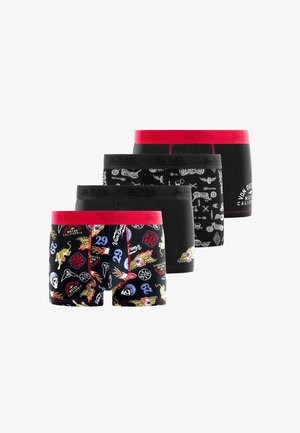 Quatre paires de boxers pour hommes avec des ceintures noires et rouges, présentant des motifs et logos sur le thème des crânes, flammes, yeux et motos.