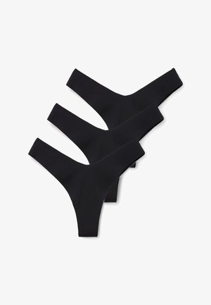 Trzy czarne bezszwowe figi typu string ułożone jedna na drugiej i pokazane na białym tle.
