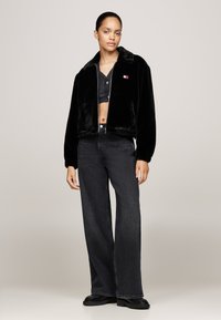 Tommy Jeans Žieminė striukė - black