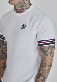SIKSILK TECH biały