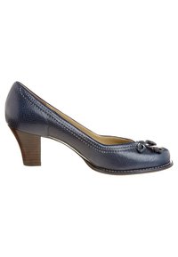 Escarpin en cuir bleu marine avec petit talon bloc en bois et petit nœud décoratif sur l'avant arrondi, vue de côté sur fond blanc.