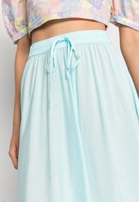 Gina Tricot LOLLO SKIRT - Saia evasé - iced aqua