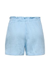 Lichtblauwe shorts van textuurstof met een elastische geplooide tailleband en een relaxte pasvorm, van voren getoond.