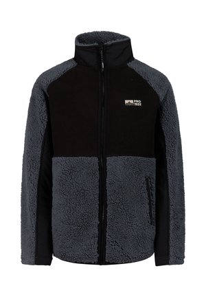 Fleecejacke mit schwarzem Oberteil und dunkelgrauem, strukturiertem Unterteil und Ärmeln, durchgehendem Reißverschluss, hohem Kragen und "Protest"-Logo auf der Brust.