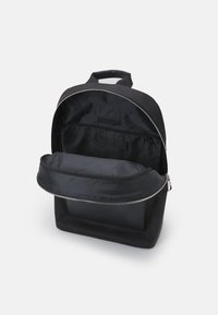 Calvin Klein CLASSIC REPREVE ROUND - Sac à dos - black