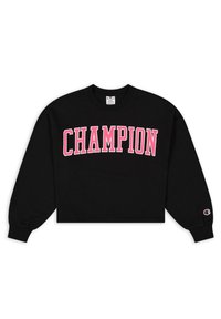 Svart kort tröja med "CHAMPION" i fet rosa text. Långa ärmar med ribbade manschetter och logotypdetalj på vänster ärm.