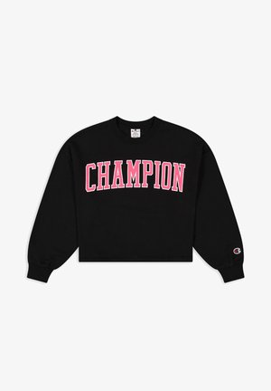 Mustat lyhyet hihat ja "CHAMPION" rohkealla vaaleanpunaisella tekstillä. Pitkät hihat joustavilla rimpsuilla ja logoyksityiskohta vasemmassa hihassa.