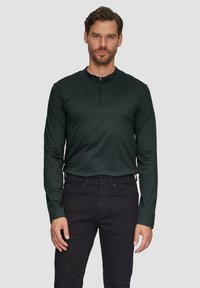 s.Oliver BLACK LABEL MIT REISSVERSCHLUSS AUS MERCERISIERTER  - Langarmshirt - tannengrün