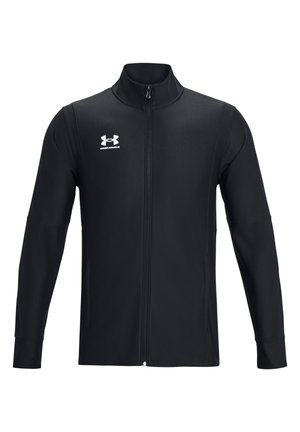 Czarna sportowa kurtka na pełny zamek z wysokim kołnierzem, długimi rękawami i białym logo Under Armour na lewej piersi.