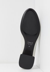 Filippa K Slip-ins med hög sula - white