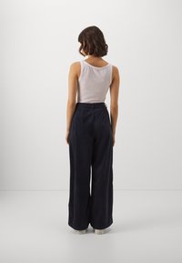 Vero Moda Petite Tygbyxor - dark blue